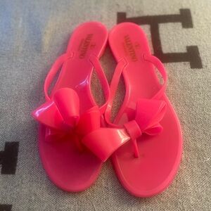 SOLD SOLD SOLD ‼️‼️Valentino Hot Pink Bow Sandals